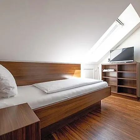 Garni Henn Szálloda 3*